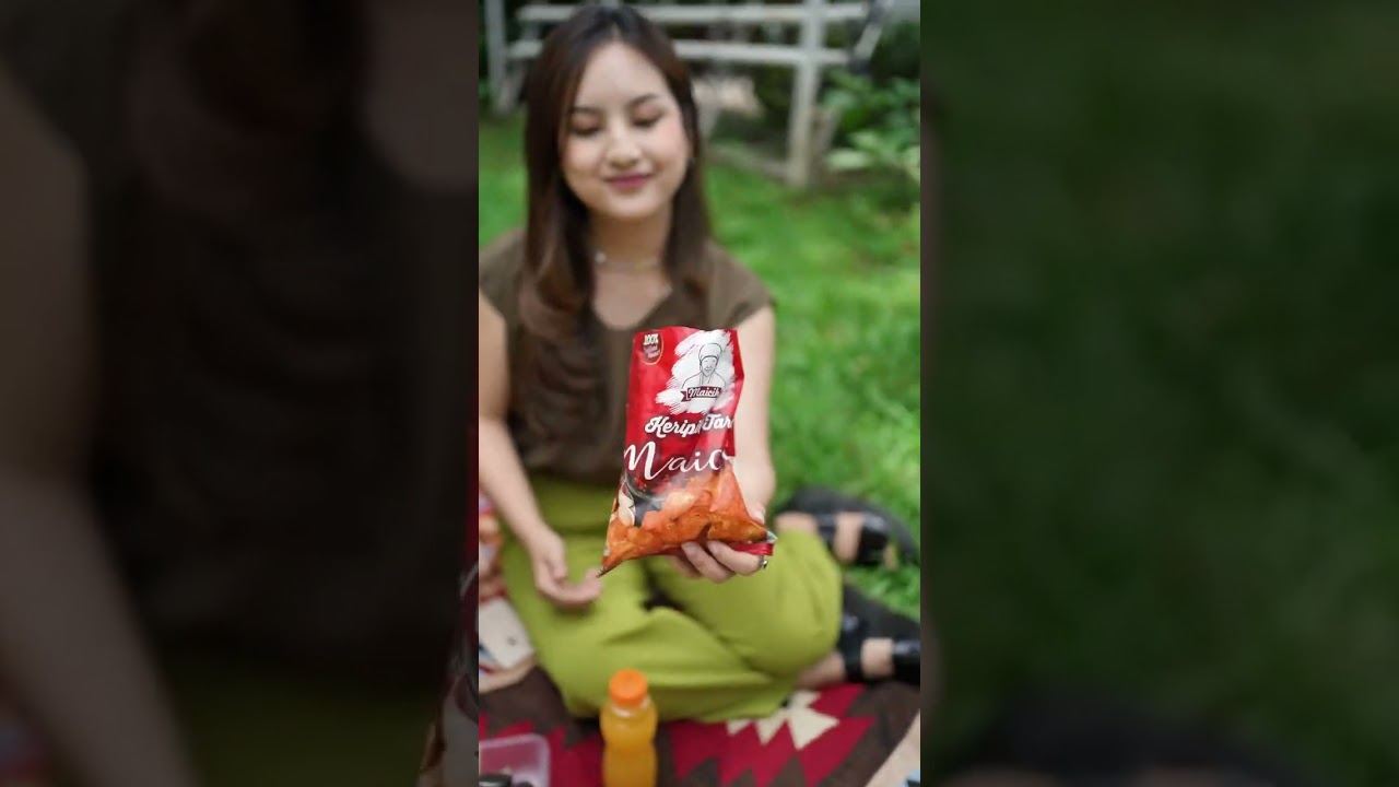MAKAN KERIPIK MAICIH SAMBIL PIKNIK
