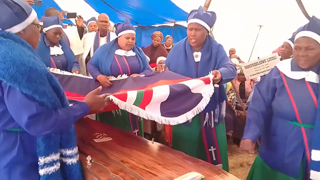 Oomama bayolanda ingubo New Zion inkonzo kaMadlomo