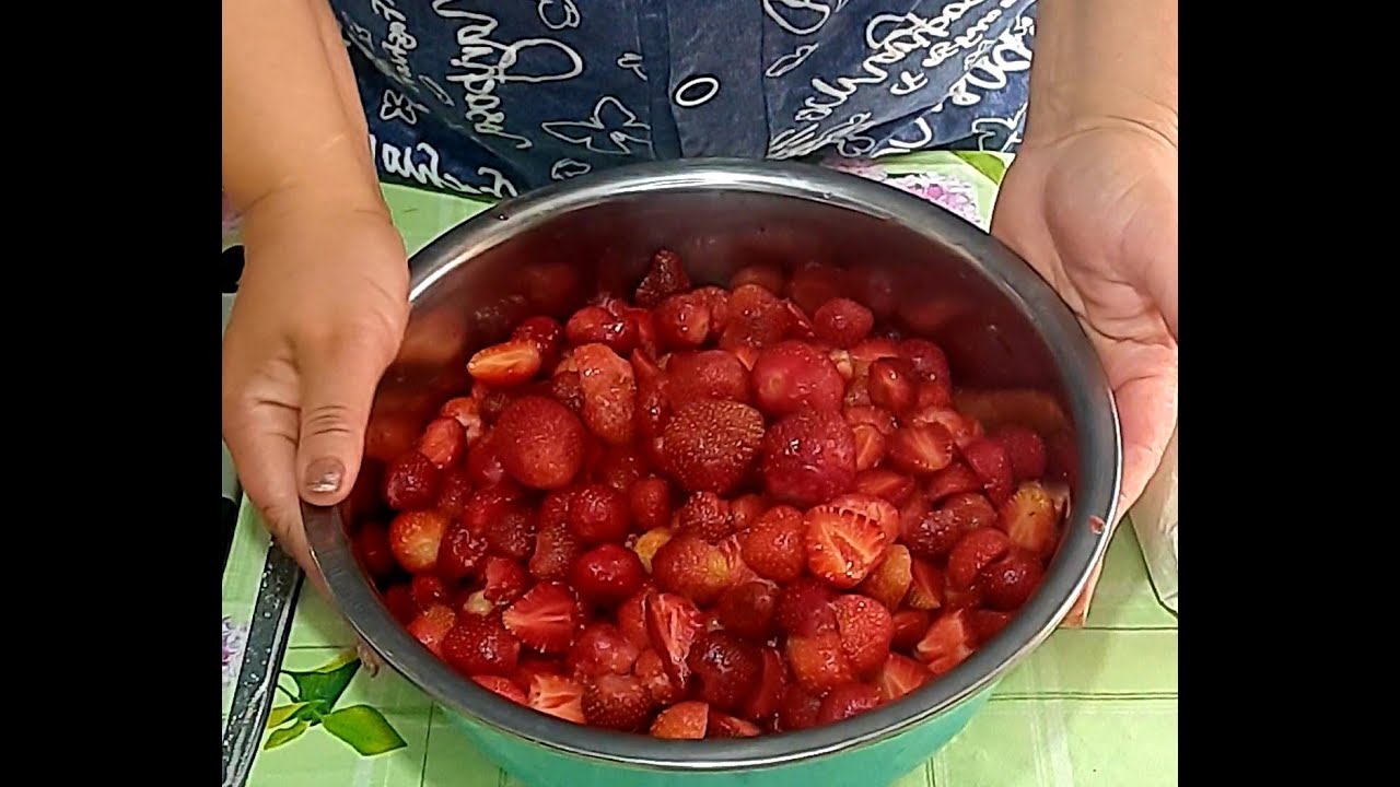ИЗ #ОДНОГО #КИЛОГРАММА #КЛУБНИКИ 🍓🍓ДВЕ #ВКУСНЯШКИ НА #ЗИМУ👌НЕЖНЕЙШИЙ #ДЖЕМ😋 И АРОМАТНЫЙ #СИРОП👍