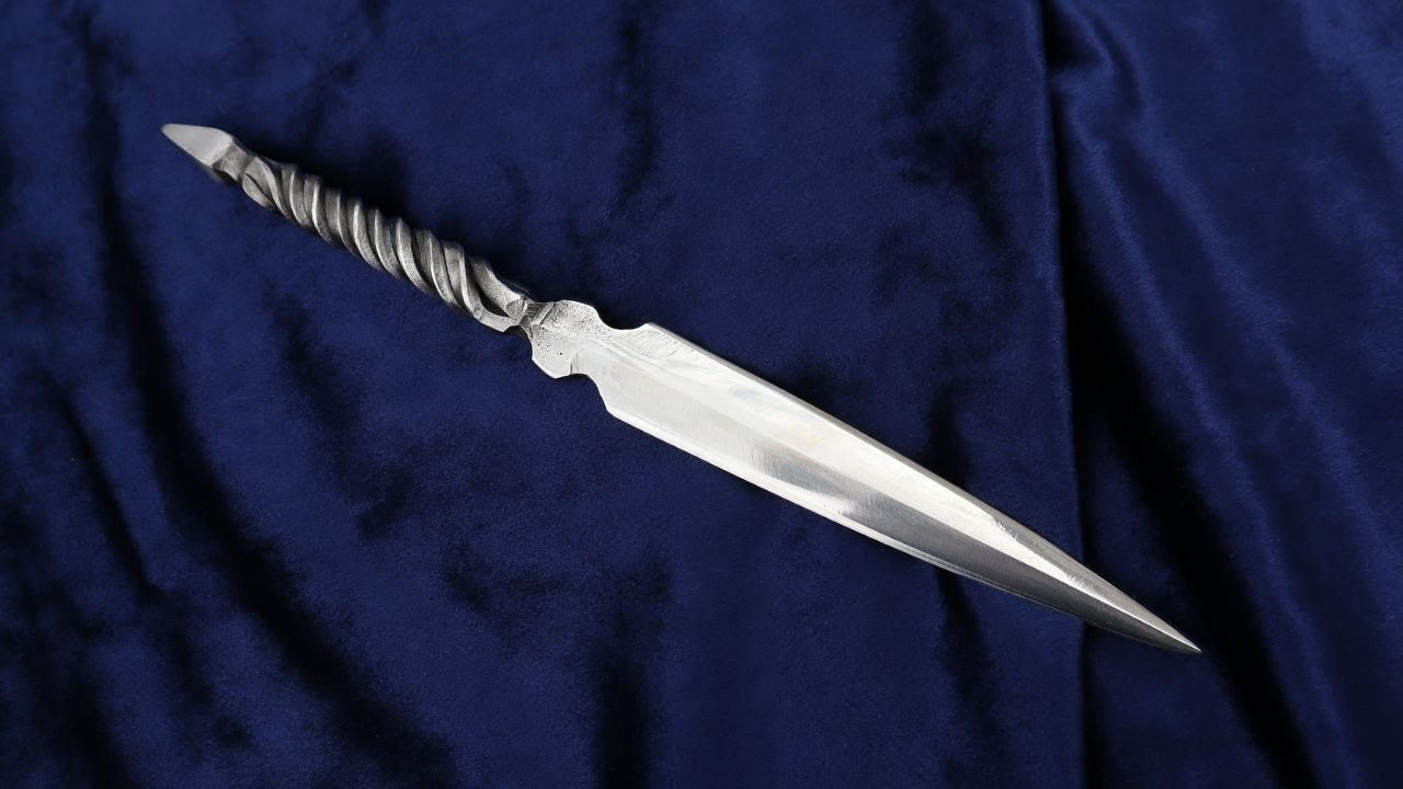Forging A Dagger From a Recycled Car Spring