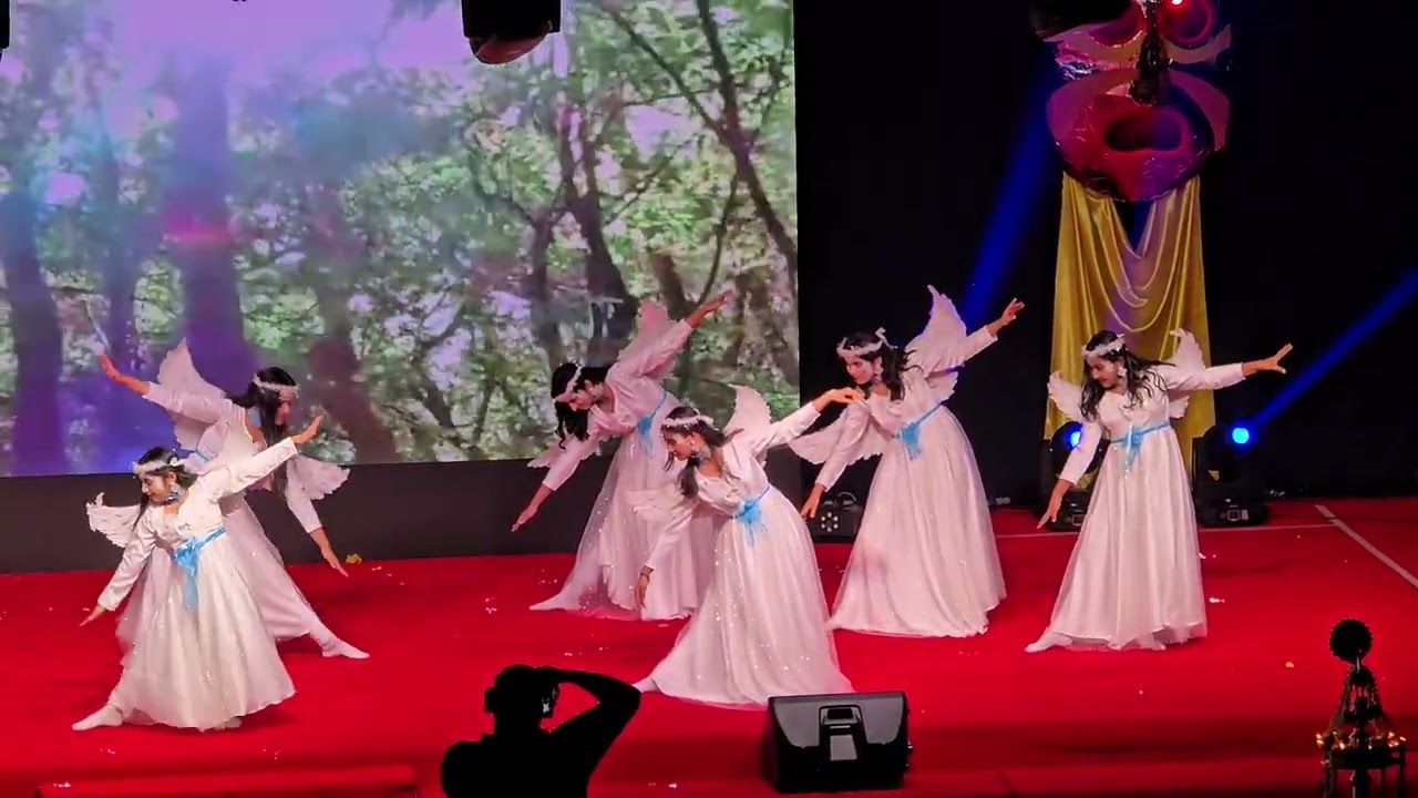 Group dance on peace ✌️ ✨️ 