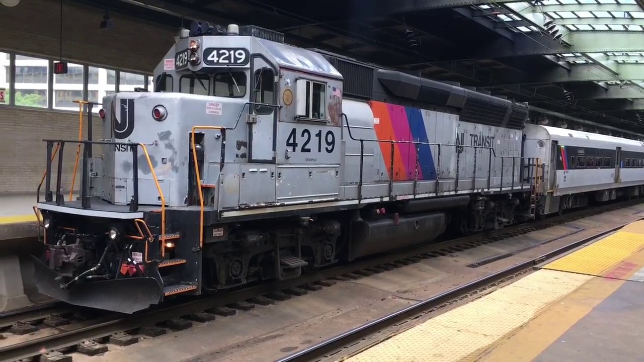 NJ Transit GP40PH-2B 4219 Leads Raritan Valley Line Train 5729 at Newark Penn Station 9/17/18