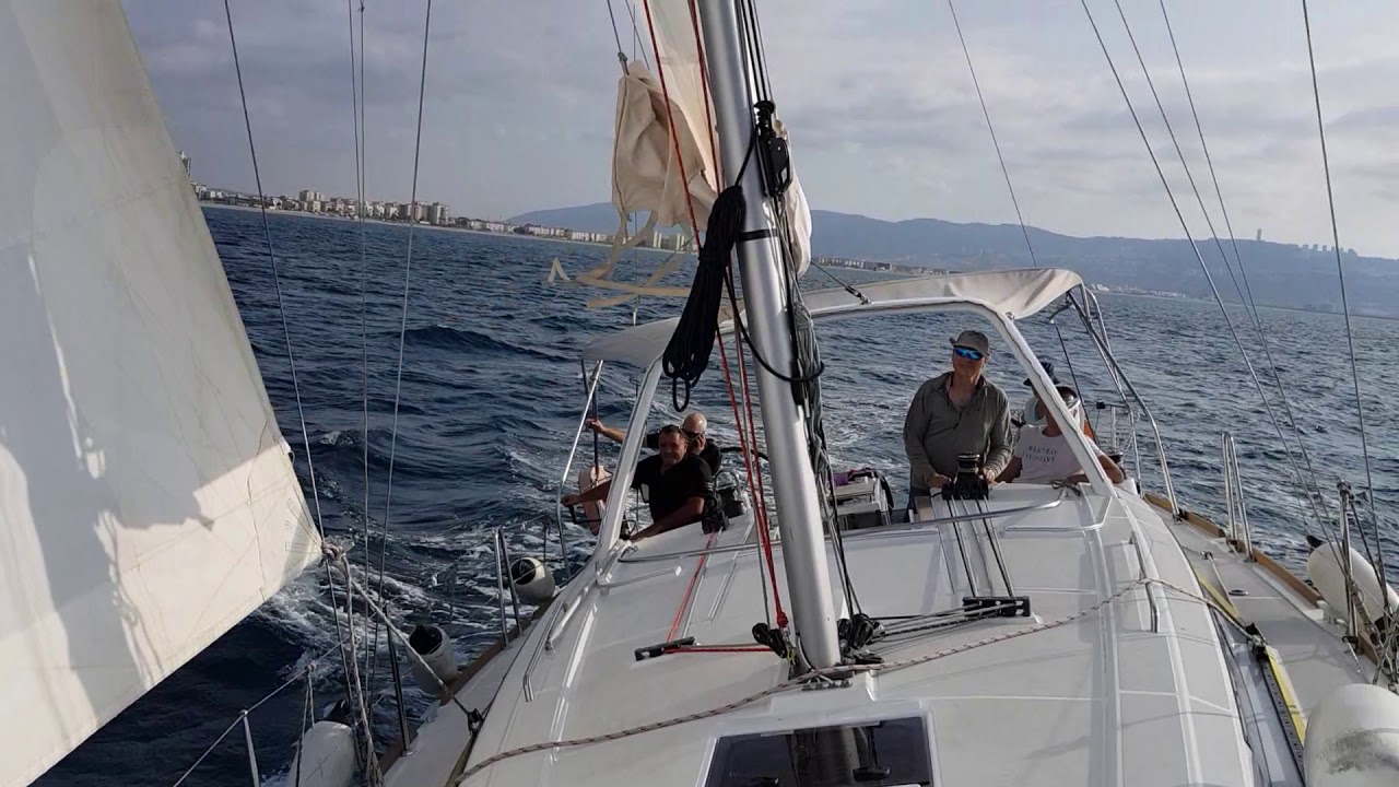 sailing close-hauled with students learning to sail with miki