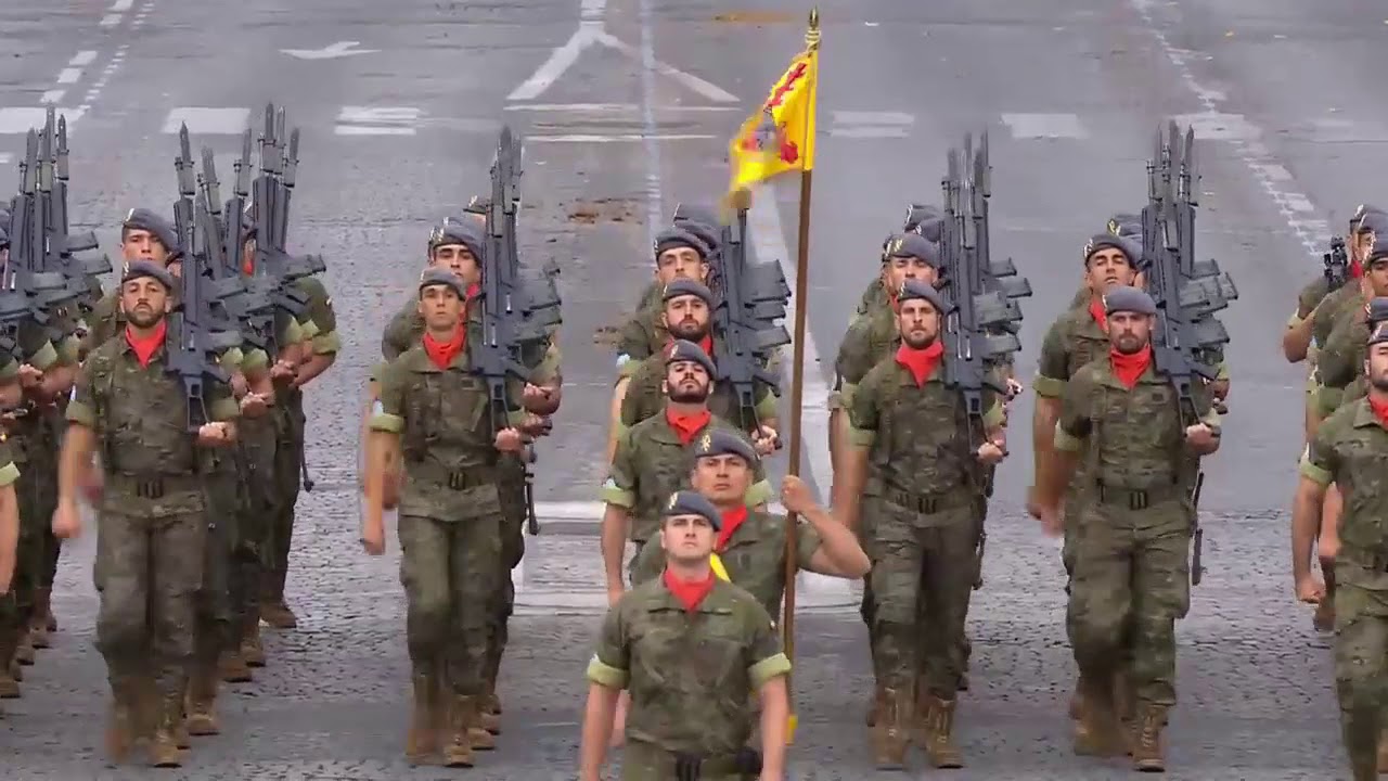 El Ejercito Español abre el desfile en el dia de la Bastilla, Francia.