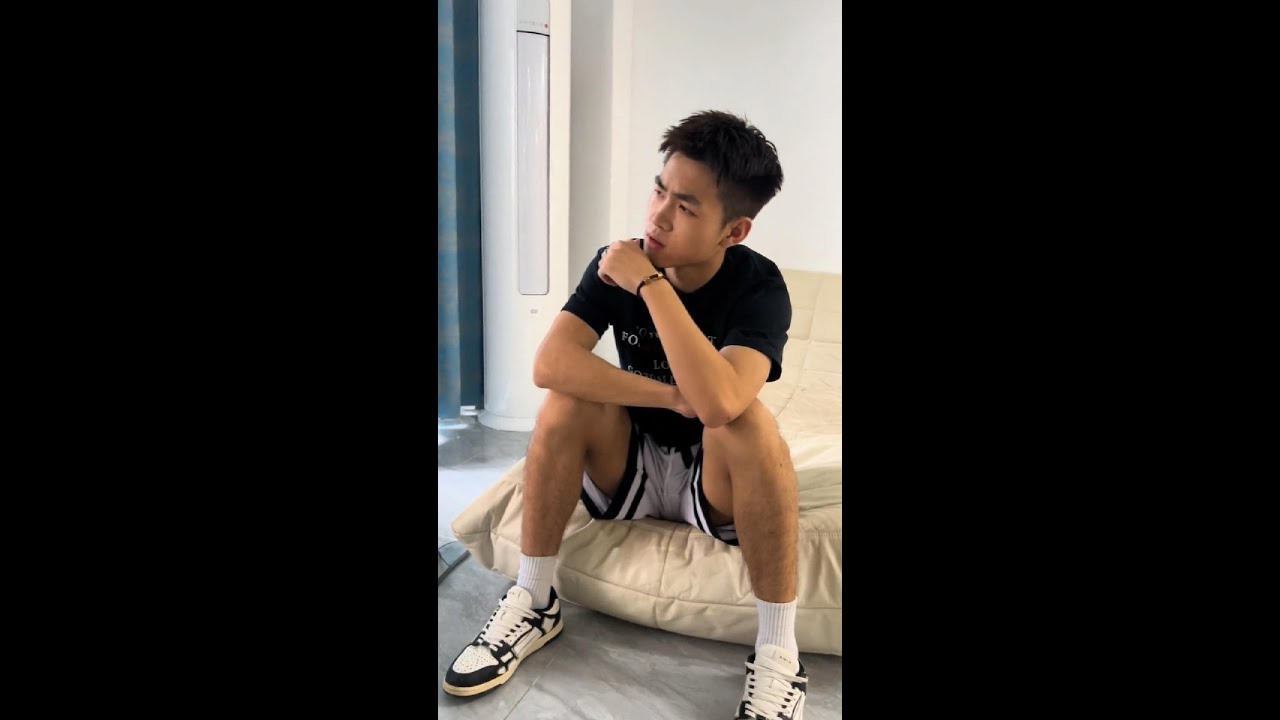 巧遇多年沒見的高中帥哥校霸，帶他回家慢慢吃他的豆腐才行！BL TikTok Video/BL Cute gay