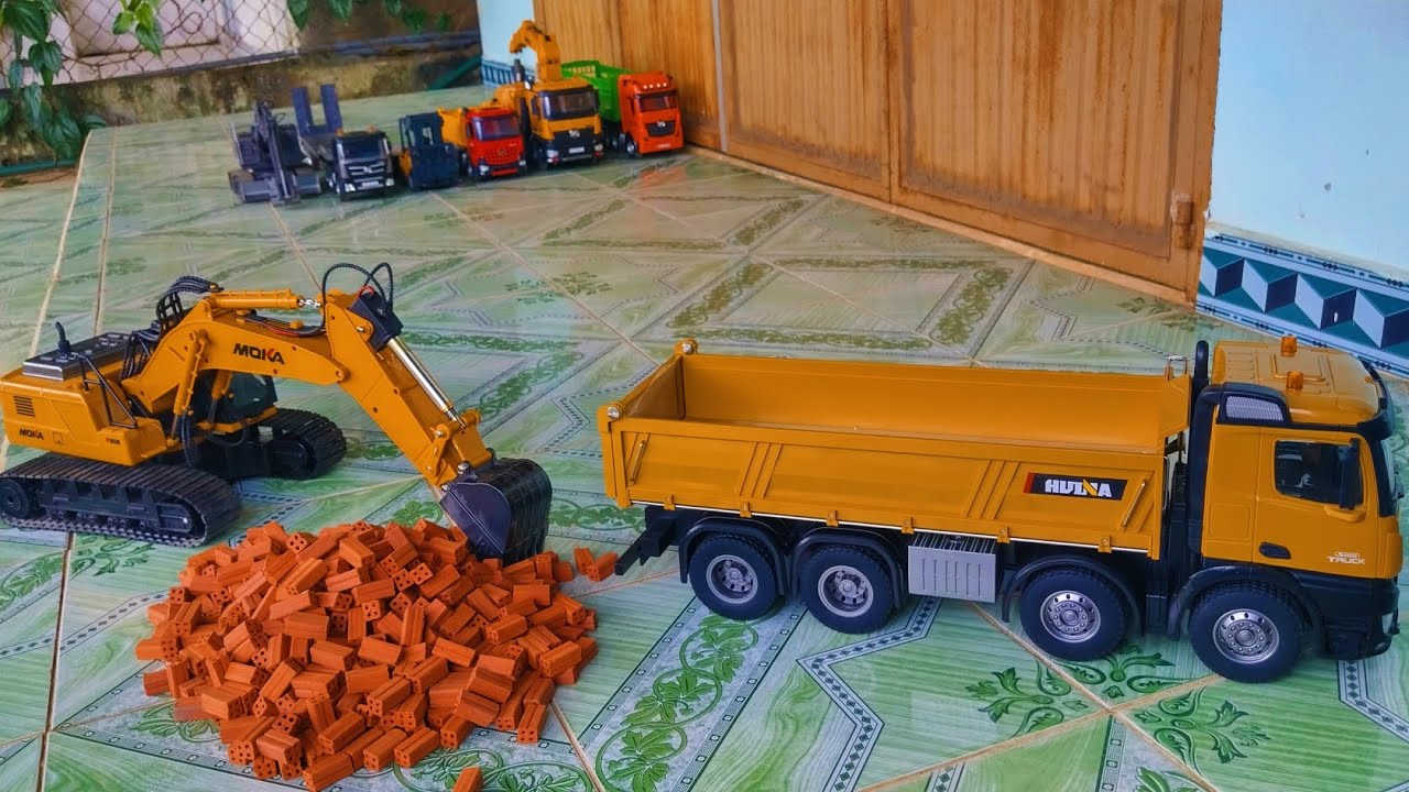 huina 1536 truck carrying bricks to construction site#rcmodel82