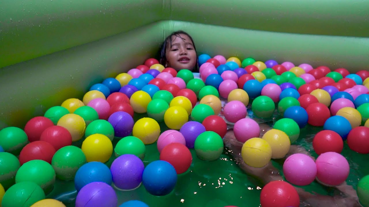 UNBOXING KOLAM RENANG SEKALIAN MANDI DENGAN BOLA WARNA WARNI Kids Swimming Pool