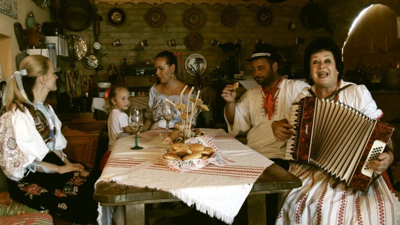 Mária ŠAMAJOVÁ - Chodili chlapci k nám