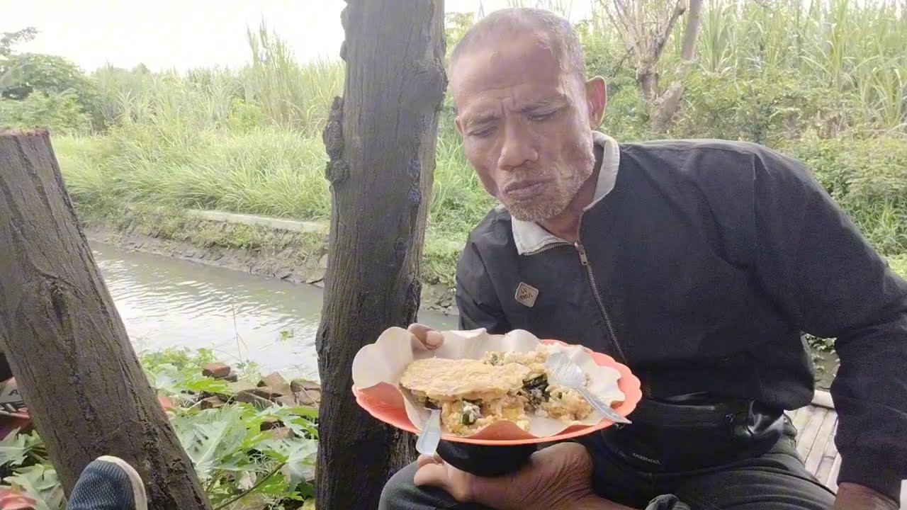 MAKAN NASI PECEL II SAAT TOURING SEKUTER DI PORONG SIDOARJO