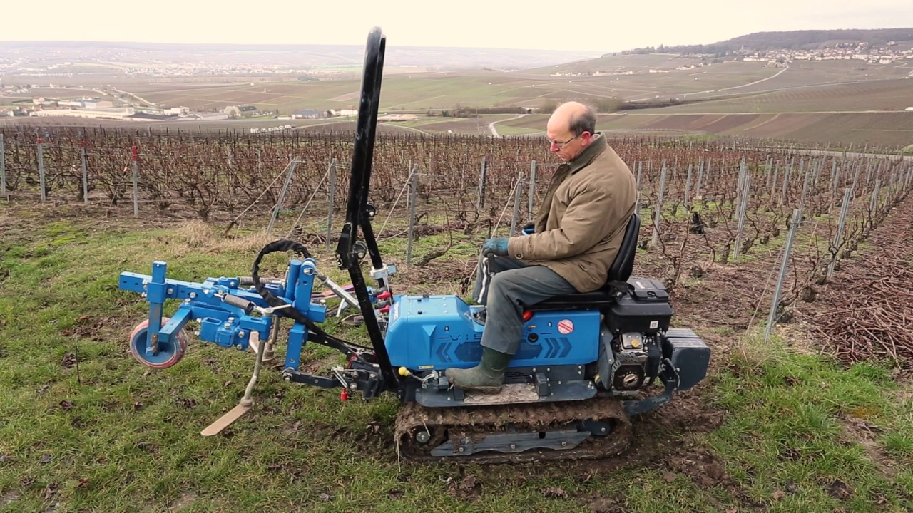 Rapidit&eacute; de changement des outils sur charrue du chenillard Vision