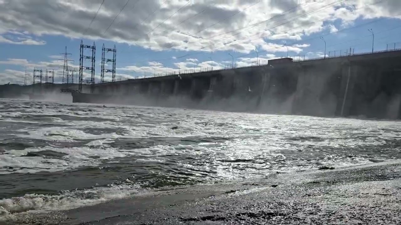 Сброс воды ГЭС Тольятти