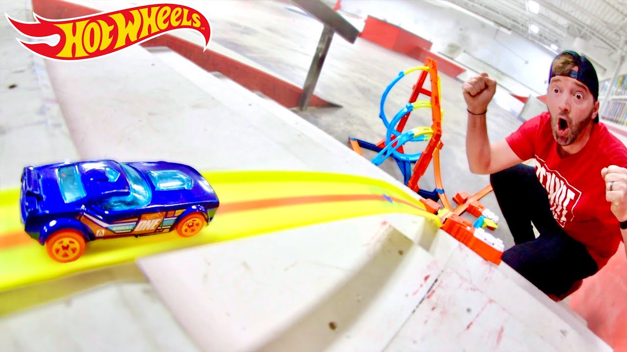 BIGGEST HOT WHEELS MEGA TRACK (In The Skatepark)