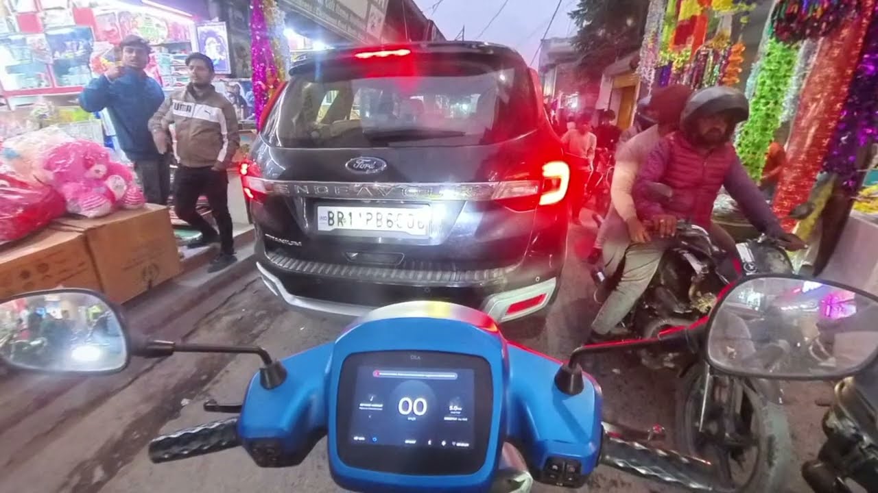 Handle the traffic by the police to save public