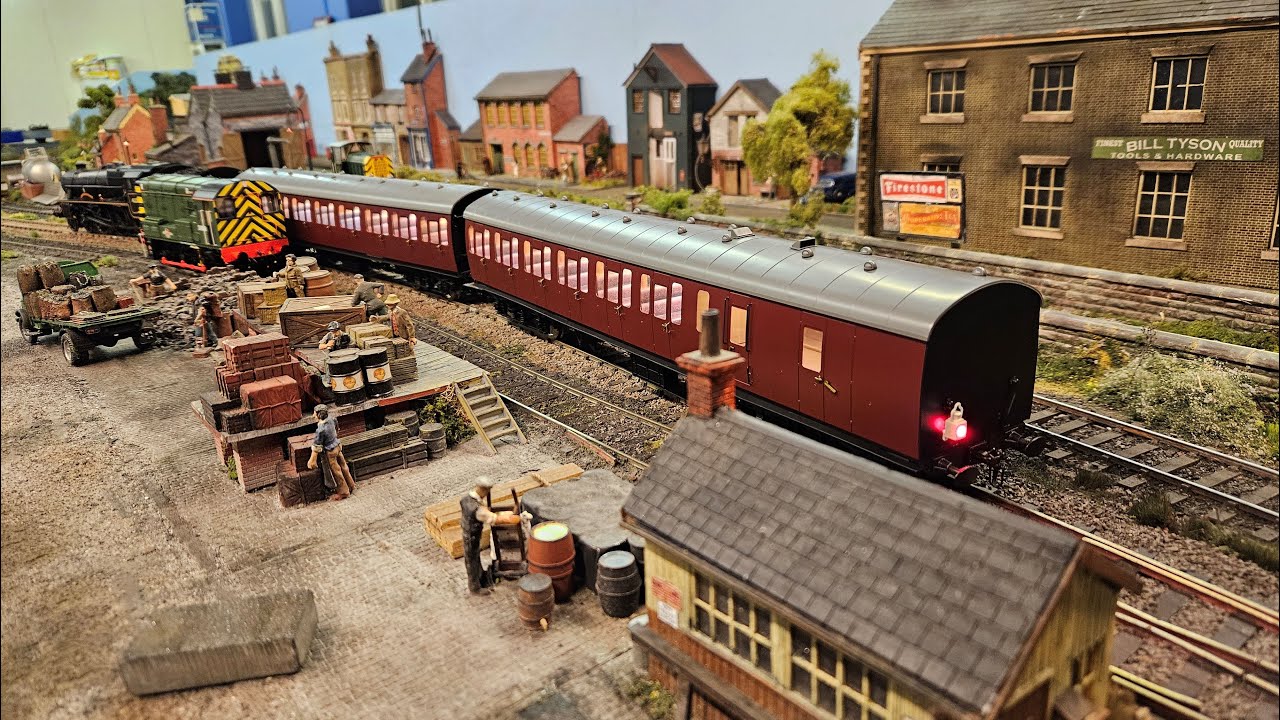 Ellis Clark Darstaed 0 Gauge MK1 Suburban Coaches