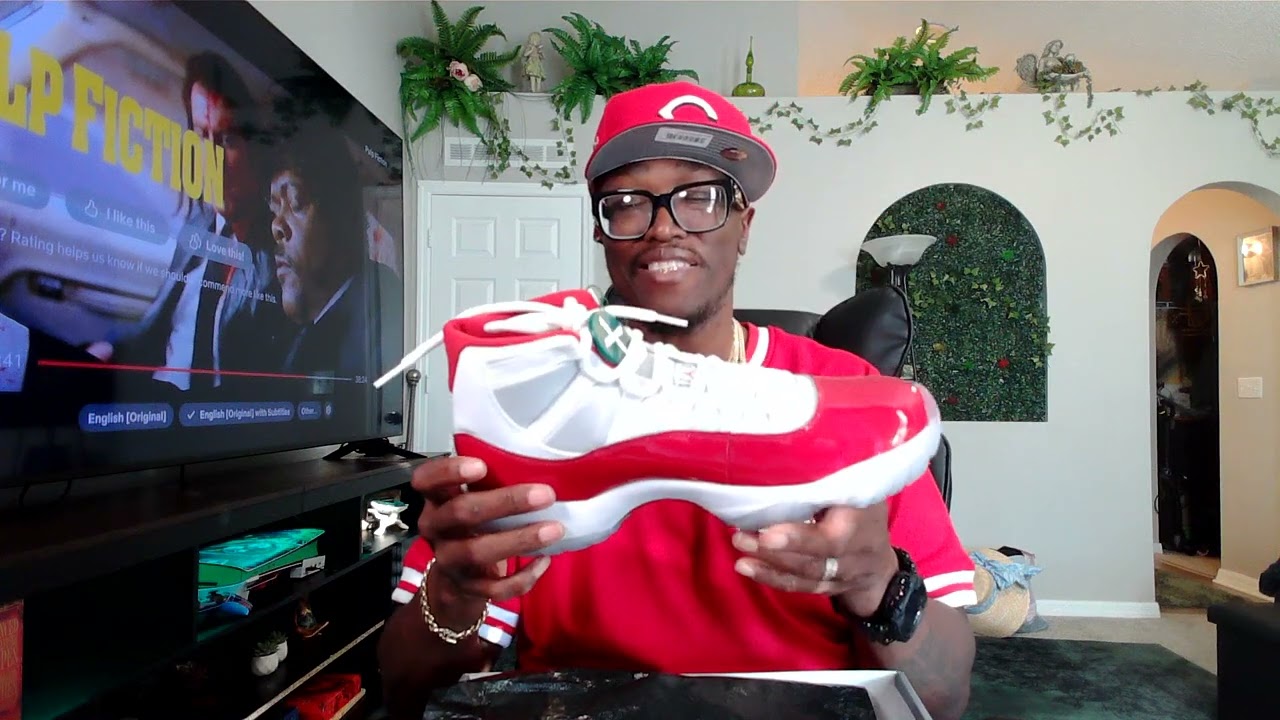 CHERRY RED JORDAN 11 UNBOXING