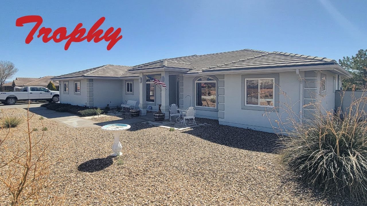 Custom Built Home with Swimming Pool - 316 S Rainbow Dr, Page, Arizona