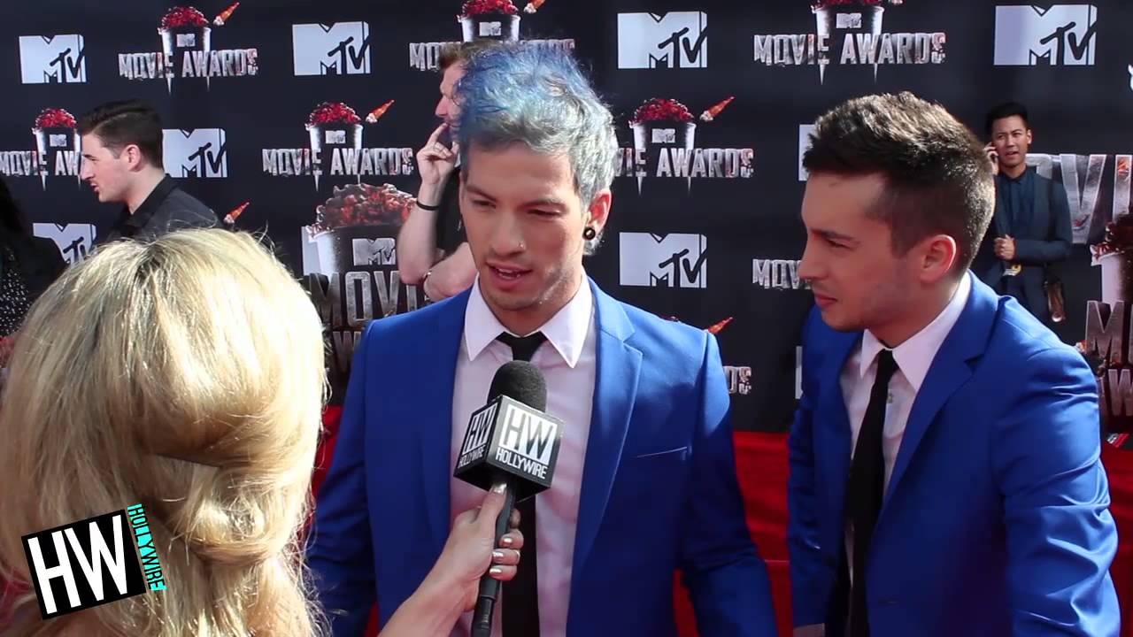 Twenty One Pilots рассказывают о выступлении на церемонии MTV Movie Awards и новой музыке!