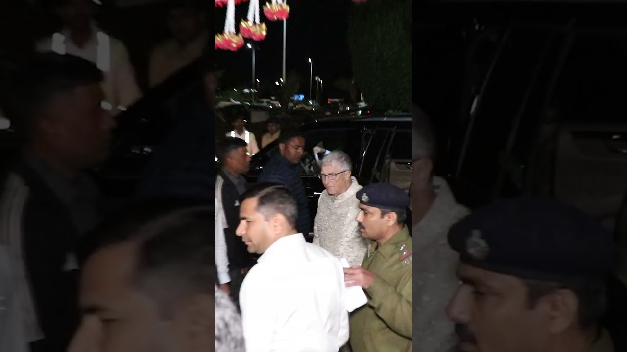 BILL GATES WITH WIFE LEAVING FROM JAMNAGAR MP4