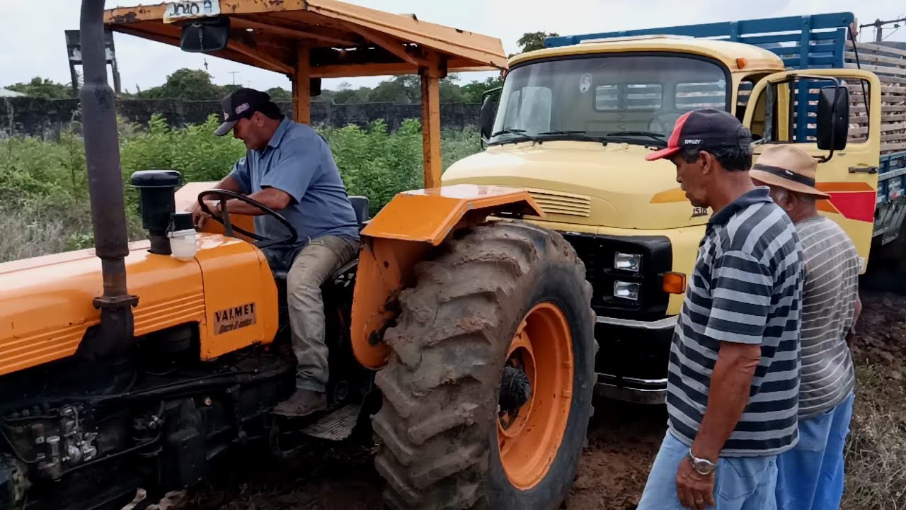 Esse trator Valmet é bruto ,foi tirar o caminhão atolado