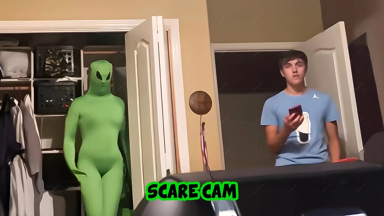 BEST SCARE CAM Priceless Reactions 2025😈#39 | Funny Scare Cam 🤣| Jump Scare 😂| CoCo Scare Cam |