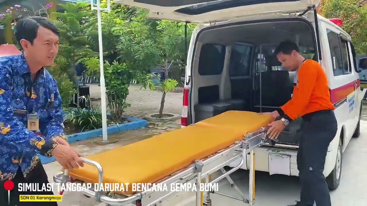 Simulasi Tanggap Bencana  Gempa Bumi SDN 01 Karangmojo