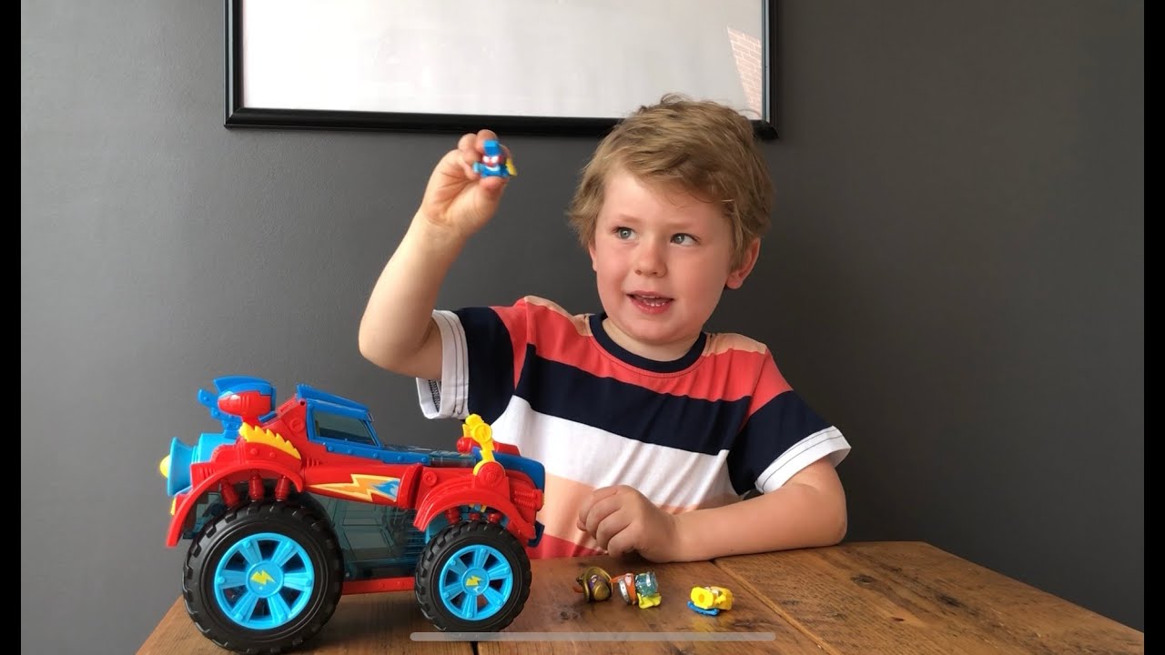SuperZings! Hero Monster Roller unboxing from Splat Kids TV
