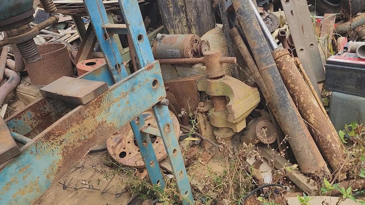 Zurück im Schrottplatz: Wollte die 100 Jahre alte Schraubstock holen – doch der Preis haut mich um!