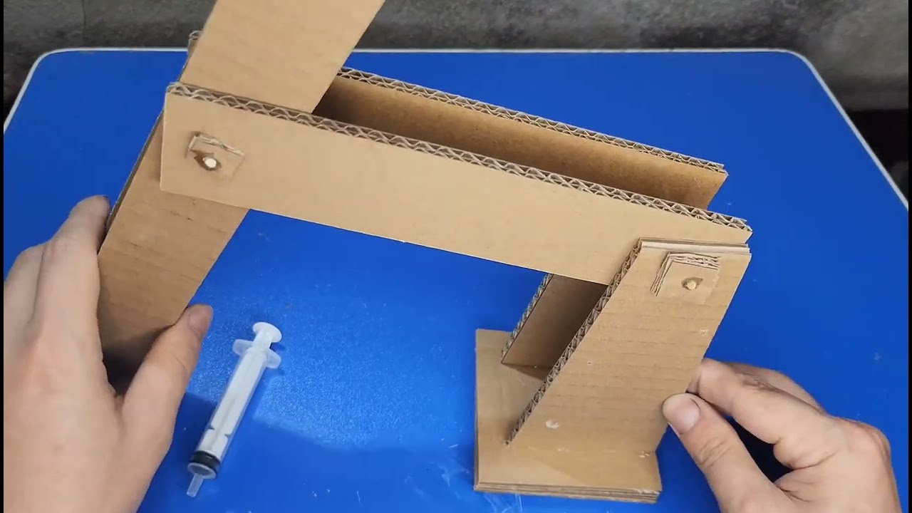 Tạo Cánh Tay Robot Thủy Lực Từ Bìa Carton Với Kỹ Thuật Đơn Giản