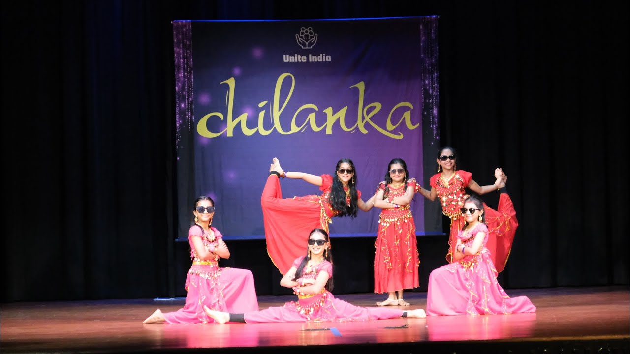 Chiri Thottu💃Sarvam Maya💕#fusiondance#stageshowdance#stageperformance#dancedance#dance#trendingdance