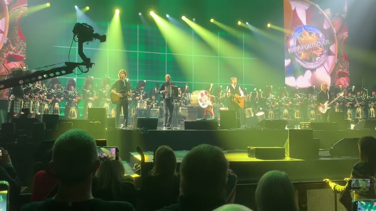 Paul McCartney performs Mull of Kyntyre