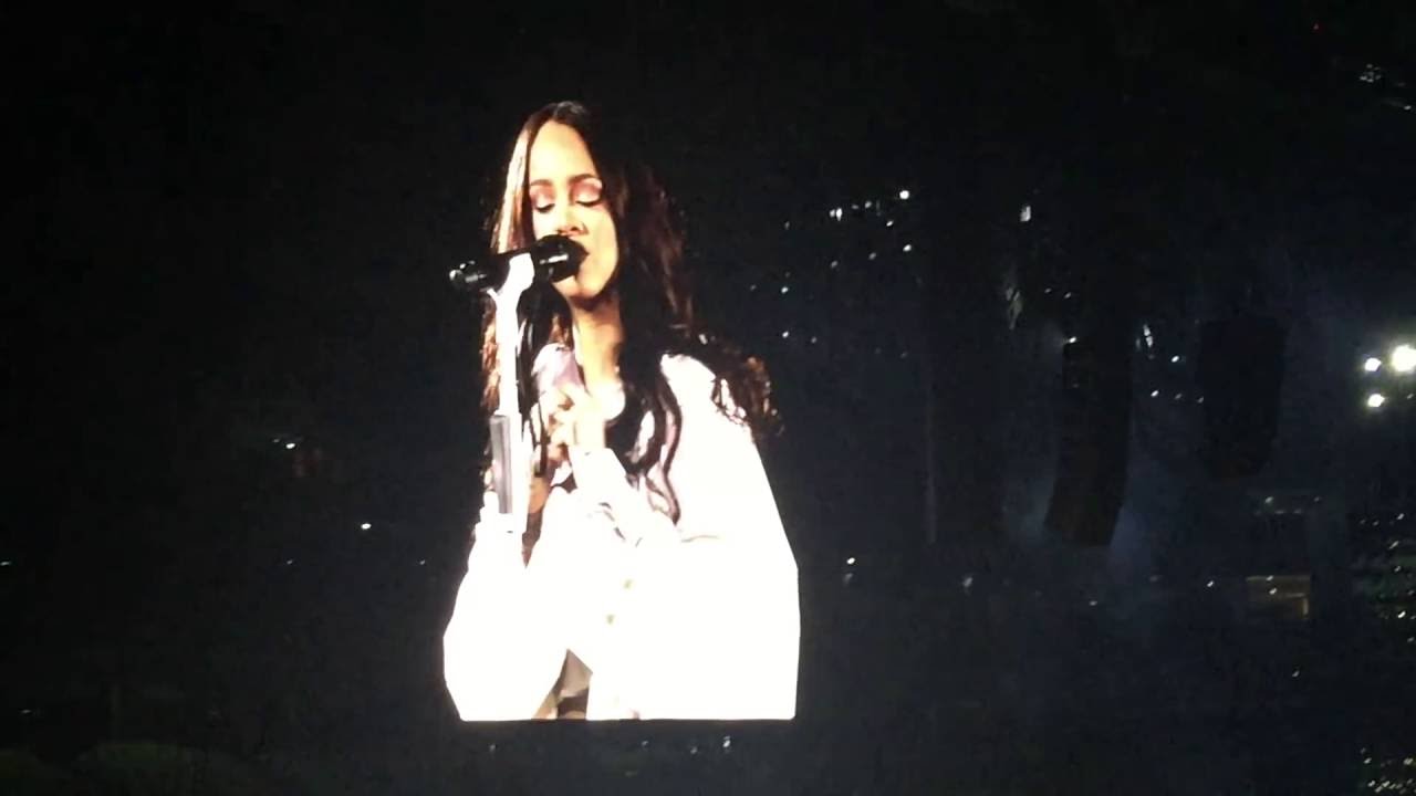 Rihanna - Love The Way You Lie (Anti World Tour - Lille - Stade Pierre-Mauroy)