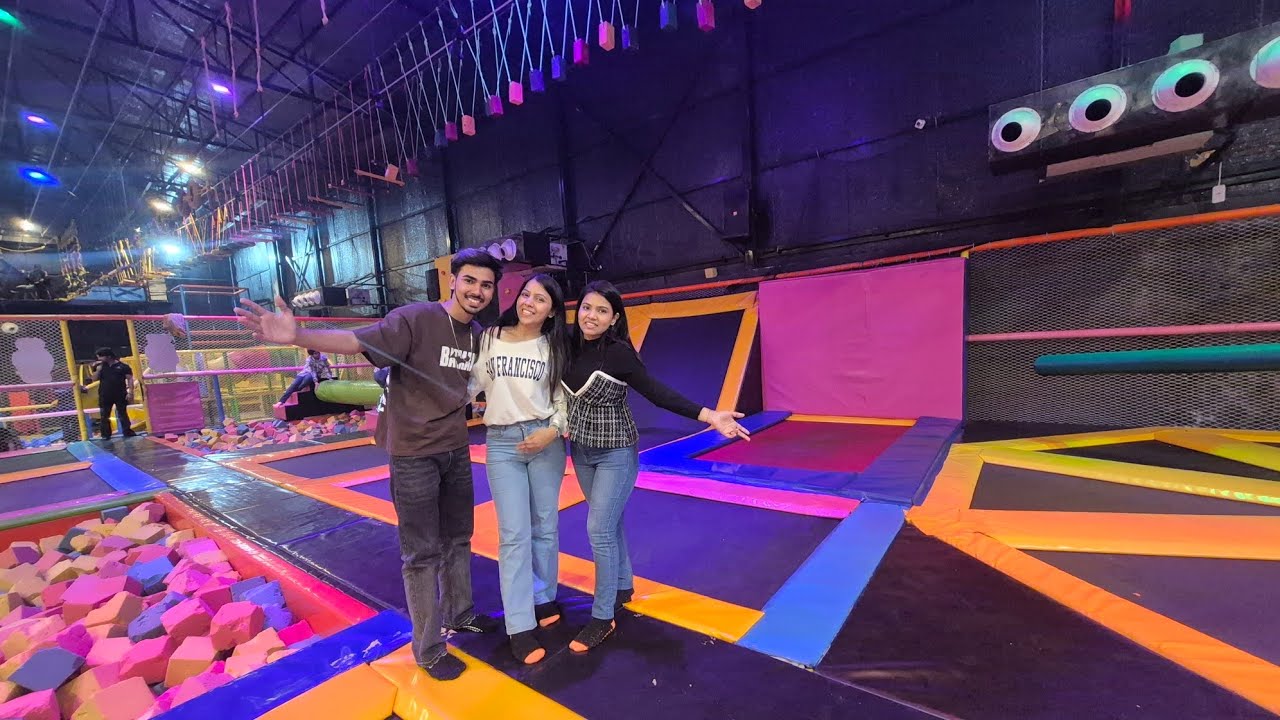 Trampoline Park & Adventure With Sisters 🤪| Khatarnak Wali Chot Bhi Lag Gayi 🥺