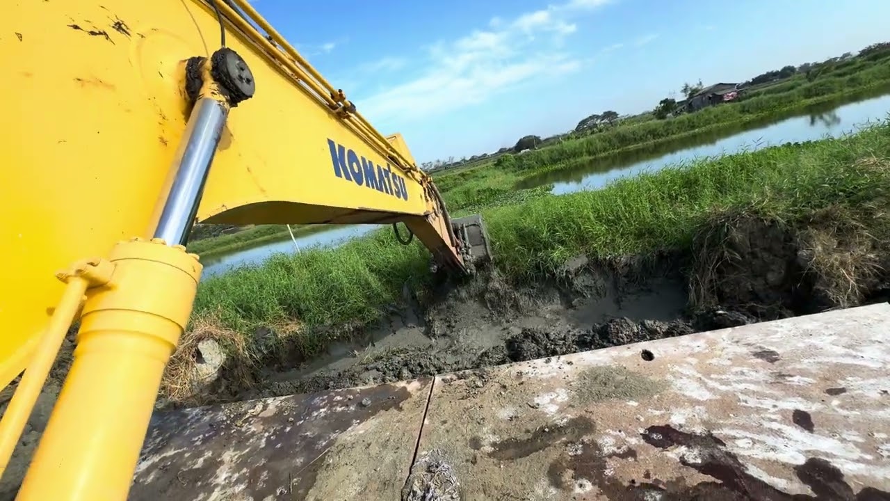 Tawid muna tayo sa malaking pilapil(dike)