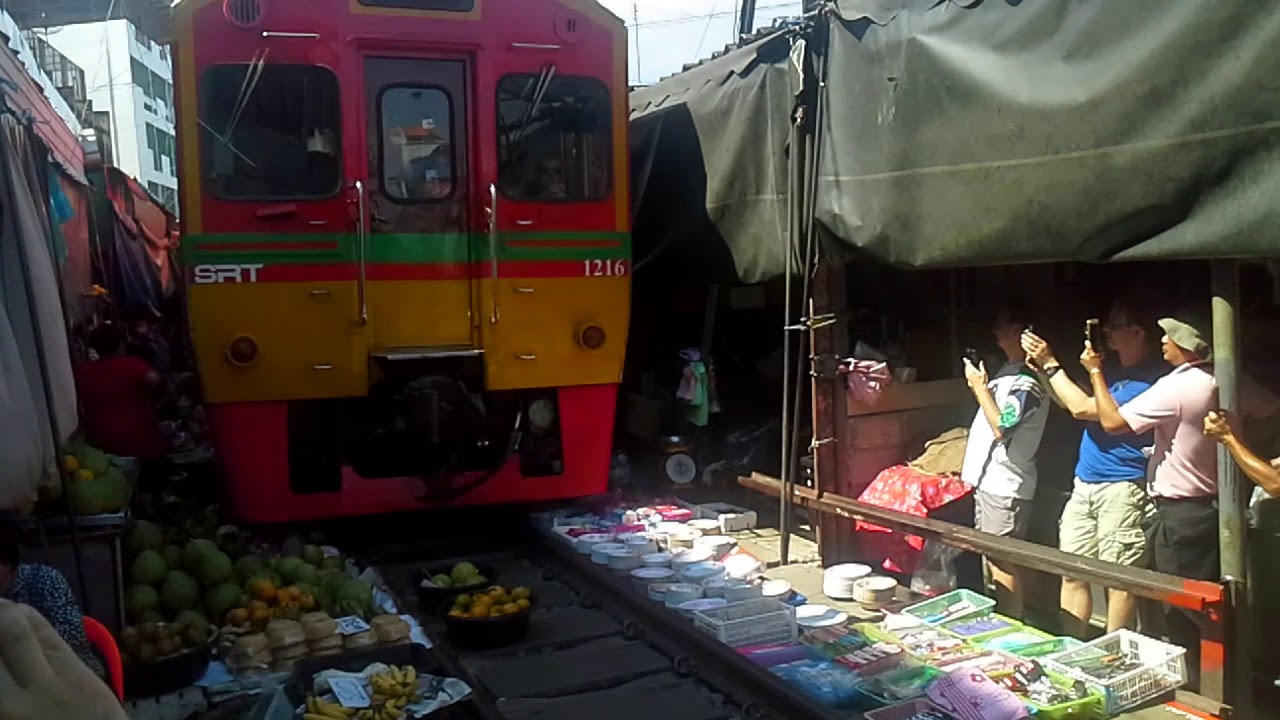 Treno nel mercato - Maeklong/ Maeklong Railway Market