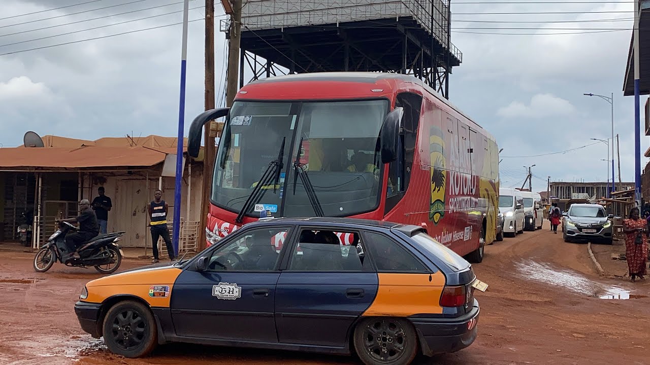 STRANGE ARRIVAL OF KUMASI ASANTE KOTOKO AT BEREKUM GOLDEN CITY PARK AND FANS REACTIONS