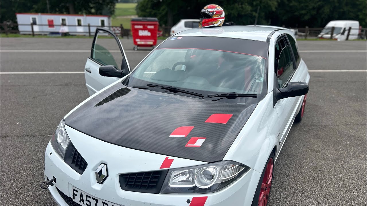 R26.R Cadwell park track day