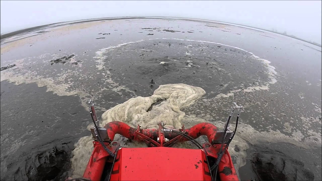 Nuhn Lagoon Crawler - Agitating Thick Dairy Lagoon