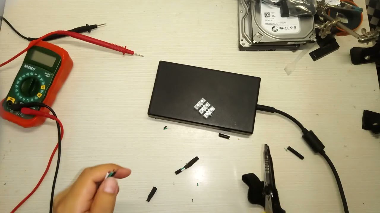 [Cargadores] Reparando un cable de cargador cortado/partido sin soldar y baratamente