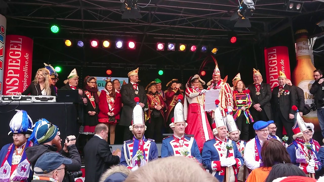 Rathauserstürmung 2020 mit Blumengruß und Proklamation auf dem Hauptmarkt Trier