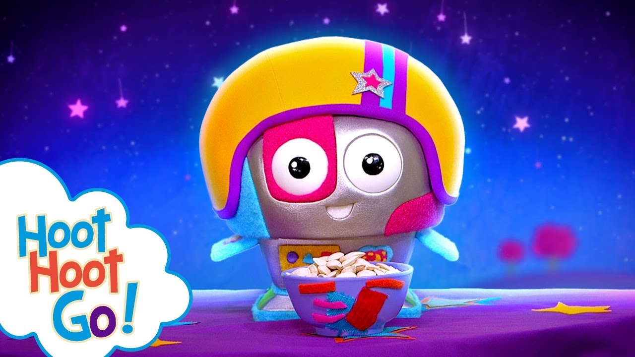 Giggle and Hoot: Giggle Bot - The Extra Tired Moon Bot | Hoot Hoot Go!