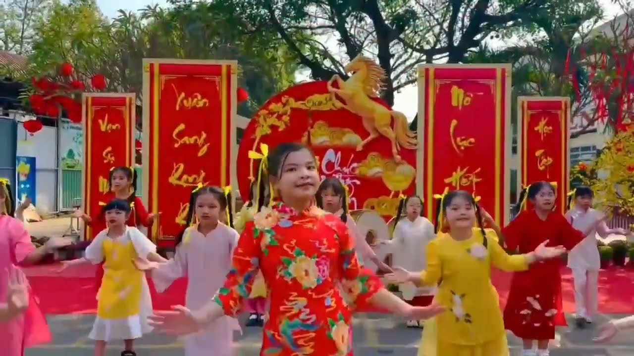 Tết đong đầy - Em chào tết