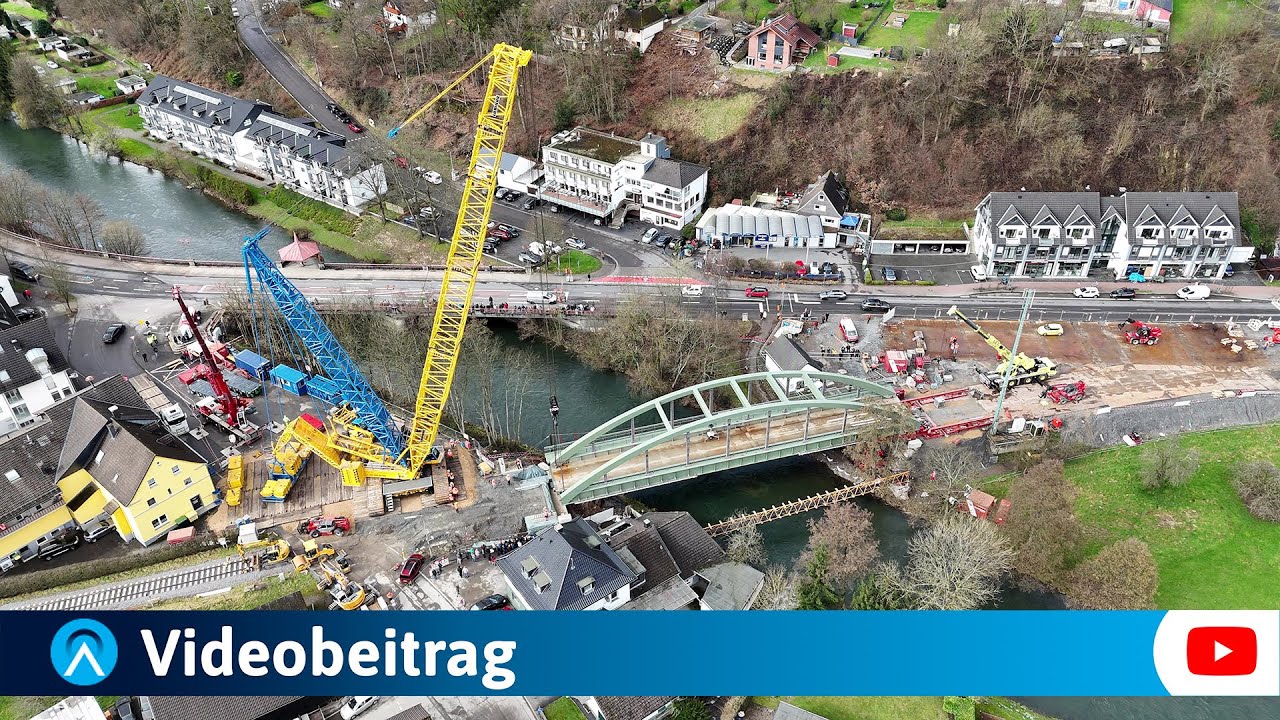 Zentimeter für Zentimeter: Tonnenschwere Eisenbahnbrücke ist an ihrem Platz