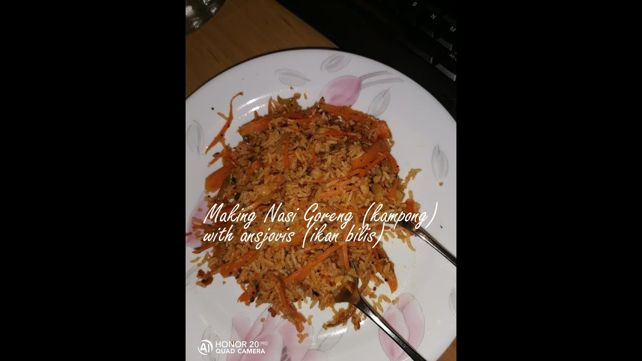 Making Nasi Goreng (kampong) with Anchovies (ikan bilis)