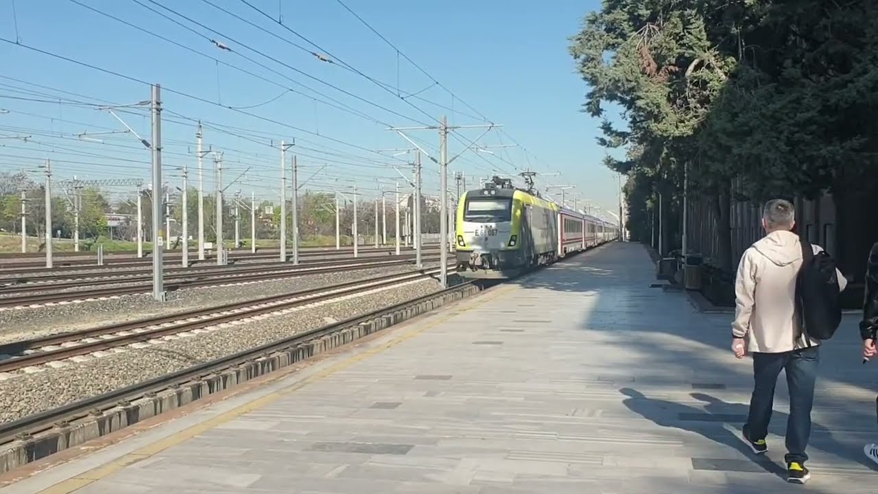 TCDD | E 68067 | İzmir Mavi Treni (Manevra eden lokomotif DE 22015)