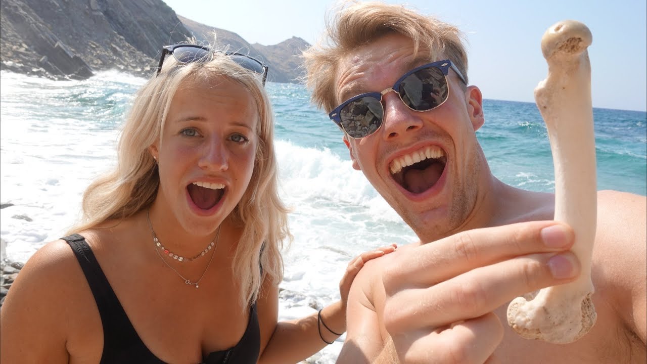 BOT GEVONDEN OP VERLATEN STRAND! - ENZOKNOL VLOG #1473