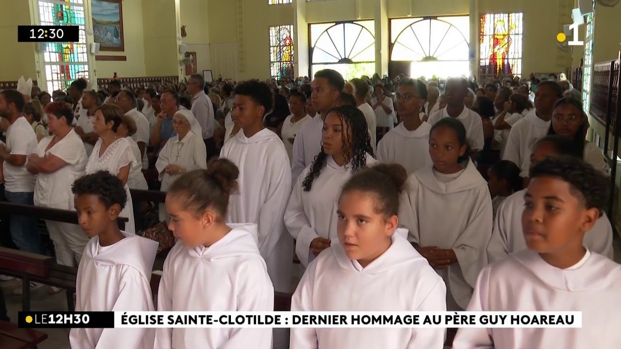 Plus de 400 fidèles réunis pour rendre hommage au Père Guy Hoareau à la paroisse de Sainte-Clotilde