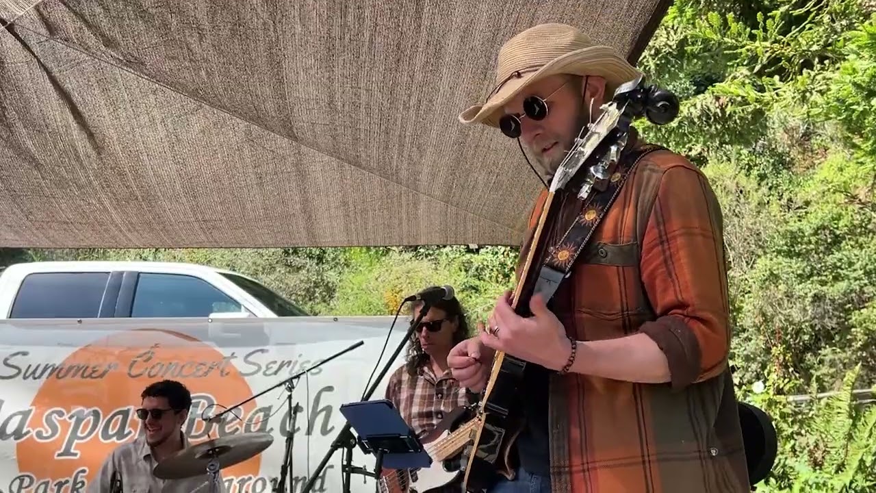 Mama Grows Funk - Live Performance of White Hot (Basement Freaks feat. Kylie Auldist Cover)