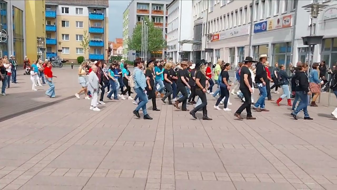 internationaler Linedance Flashmob 2025 Fürstenwalde