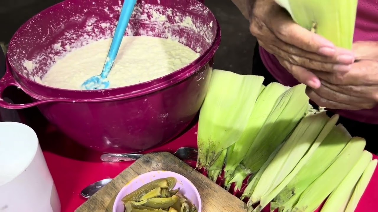TAMAL DE ELOTE EN CHILE POBLANO / CHARRAS FAMILIARES 