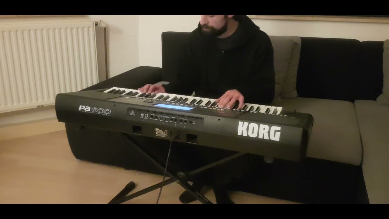 Era Ameno  Korg PA 600 QT